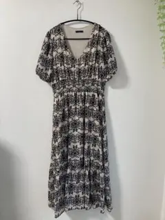 サンウェイ　モノトーンアラベスク　ワンピース