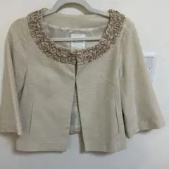 フリル付きノーカラージャケット ベージュ