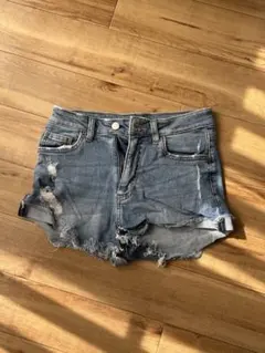 H&M ダメージデニムショートパンツ　着画あり