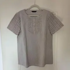 UNITED ARROWS 半袖ブラウス レースフリル ベージュ 38サイズのサムネイル
