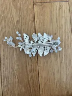 ウェディング ヘッドドレス シルバー 花