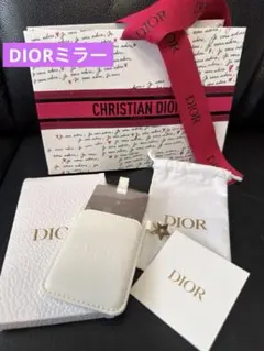 【DIOR】シーズナルギフトコンパクトミラー巾着付き＋限定袋付きのサムネイル
