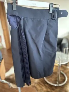 sacai ネイビー プリーツ付き ひざ丈スカートのサムネイル