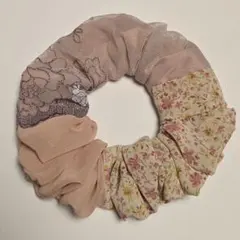 新生地☆ハンドメイドレース重ねシュシュ - メルカリ