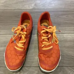 New Balance オレンジ スニーカー
