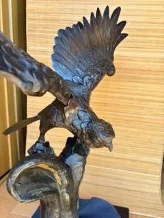 旧蔵　時代物　古銅胎　泥金仕上げ　「鷹隼」　彫刻　香炉置物　文房具　アンティーク 旧蔵 時代物 古銅胎 泥金仕上げ 「鷹隼」 彫刻 香炉置物 文房具