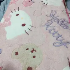 サンリオ　キティちゃん　センターラグ　約1・5畳用