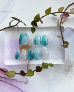 エメラルドグリーンのニュアンスネイル　ジェルネイル　ネイルチップ　マグネット