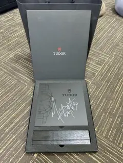 TUDOR MIYABIサイン入りカード付きボックス