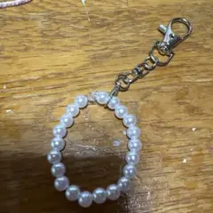 ホワイトパール風ビーズストラップ