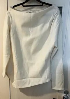 ZARA アイボリー オフショルダー長袖セーター