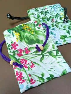 ミニ巾着袋　2枚セット　裏布・ウッドビーズ付　小物整理　ハンドメイド