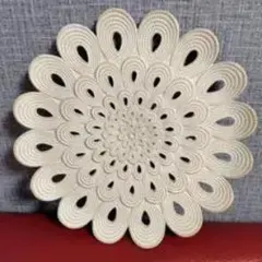 花形クリーム色装飾プレート
