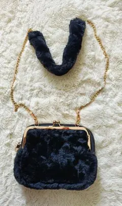 ショルダーバッグ　がま口　ファー　黒