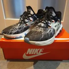Nike 雷模様 スニーカー リアクト プレスト