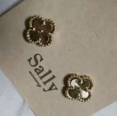 【専用です】クローバー　フラワーモチーフ　ピアス　ゴールド