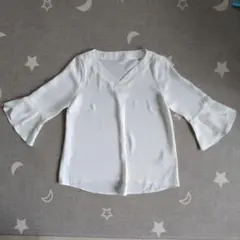 【アプワイザーリッシェ】ホワイト Vネック フレア袖ブラウス　七分袖