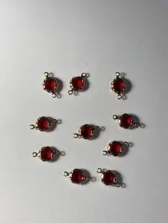 赤い石の金色チャーム 10個セット