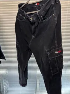 値下げ！　TOMMY JEANSブラック カーゴパンツ　チカーノ　ヒップホップのサムネイル
