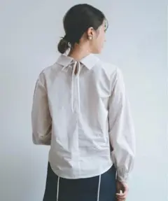 ★新品✩ REDYAZEL バックリボンシャツのサムネイル