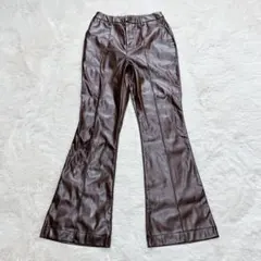 レイカズン フレアパンツ フェイクレザー センタープレス 美脚シルエット 春秋