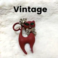 ビンテージ 猫型ブローチ マットな赤と金