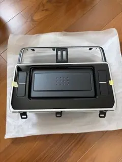 ランドクルーザープラド（150系）純正品ナビパネルのサムネイル