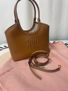 Miu Miu レザー ミニトートバッグ ブラウン ハンド＆ショルダー 2WAYのサムネイル