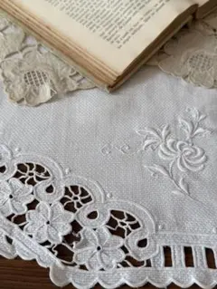フランスアンティークஐ⋆*ホワイト花柄刺繍の素敵なクロス