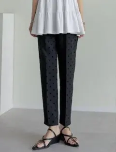 【お値下げ】フロッキードットカットツイルテーパードパンツ