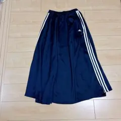 adidas ブラック フレアスカート　ネイビー