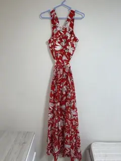 赤　レッド　ロング　リゾートワンピ　花柄　背中開き　フレア　カップ付き　シフォン