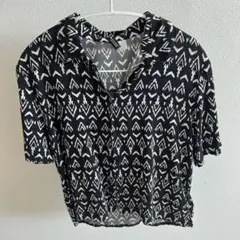 【H&M】 柄シャツ　クロップド丈　ブラック　ホワイト　モノトーン