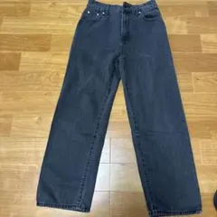 グローバルワーク　ダークグレー ストレートデニム