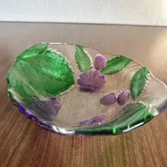 波型ガラス皿 葉と果実のデザイン