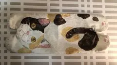 ハンドメイド　フラットポーチ　ぬいぐるみにも のびのーびかわいい三毛猫ちゃん