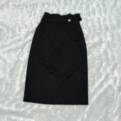 新品定価18700円パール黒のタイトスカート フリル付きハイウエスト