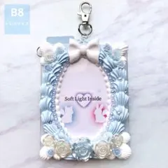 【B8】トレカケース ホイップデコ 硬質ケース 推し活 丸枠 水色 白 リボン