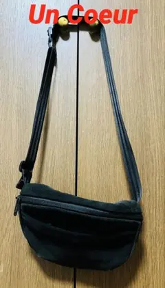 Un coeur アンクール スエード ボディバッグ