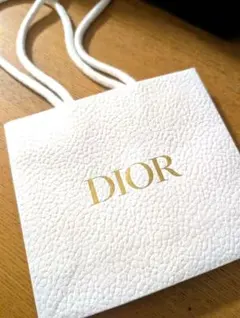 Dior ホワイトレザー　小型紙袋