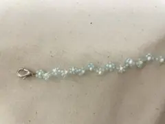 水色と白のビーズ花ブレスレット