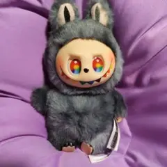 グレーのウサギマスコット