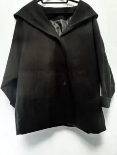 フード付き黒ウールコート