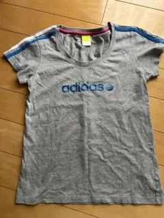 adidasアディダス　Tシャツ