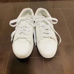 サイズ39 H&M スニーカー 白 遊び心のあるデザイン かかとが虹色