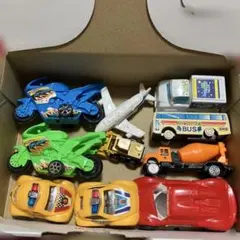 2段入り　ミニカーセット さまざまな車両入り
