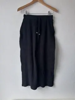 黒 タイトスカート