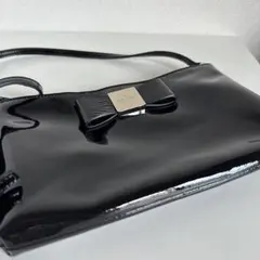 ケイトスペード　ブラック　リボン　ショルダーバッグ　エナメル　バレエコア