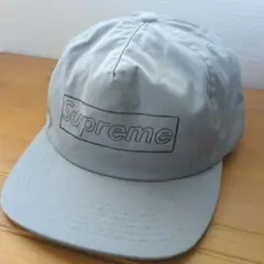 Supreme KAWSボックスロゴ ベースボールキャップ グレー