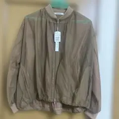 ラディエイト　ブルゾン